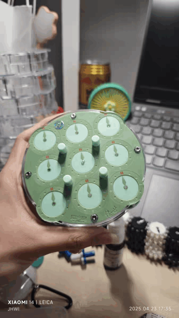 Зеленый Grain Mod Clock